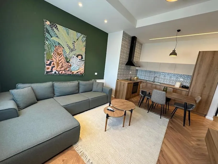 Cozy Apartment ティラナ